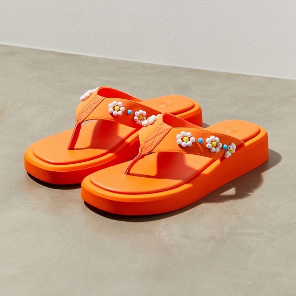 UO embellished Thong sandals - Picture 3 of 5